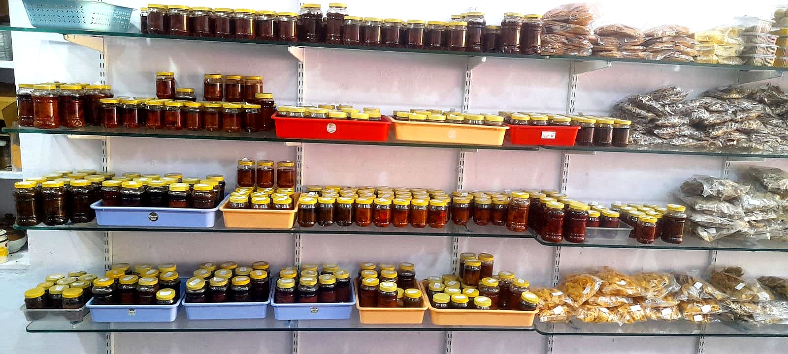 Store shelf